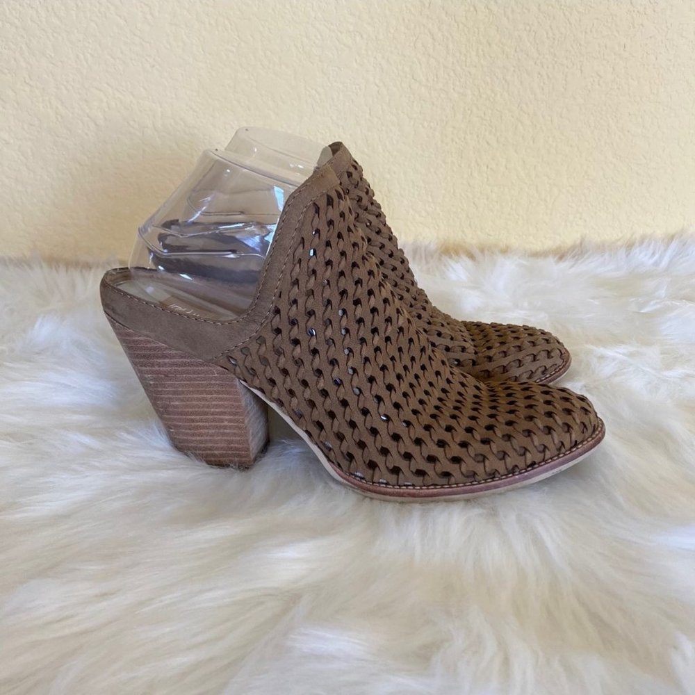 Dolce Vita Women's Pointed Toe Perforated Mule (Brown)
